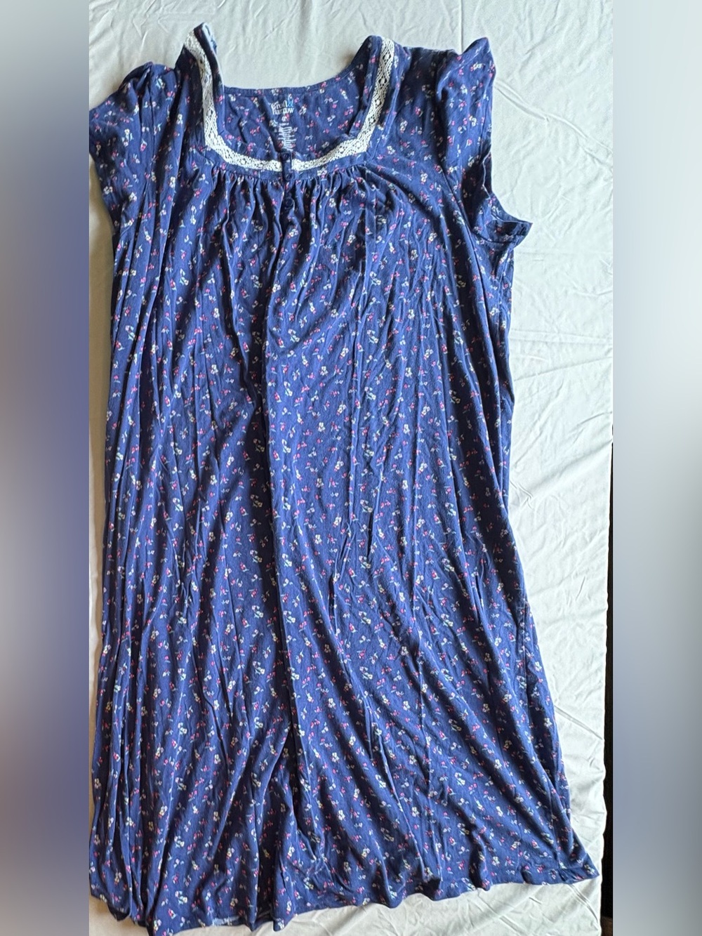 Women’s Floral Pajama Dress with Lace detailing & Buttons size 4x